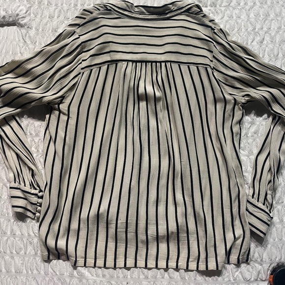 🌟Amuse Society Black & White Striped Button Down Blouse Women’s Medium - Picture 9 of 11